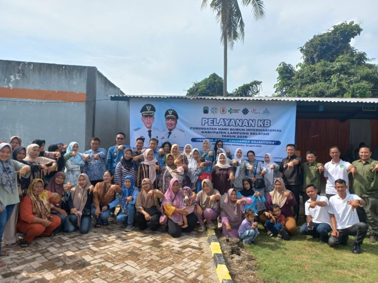 Peringati Hari Buruh, Dinkes Lamsel Berpartisipasi Berikan Pelayanan KB bagi Pekerja di Sidomulyo