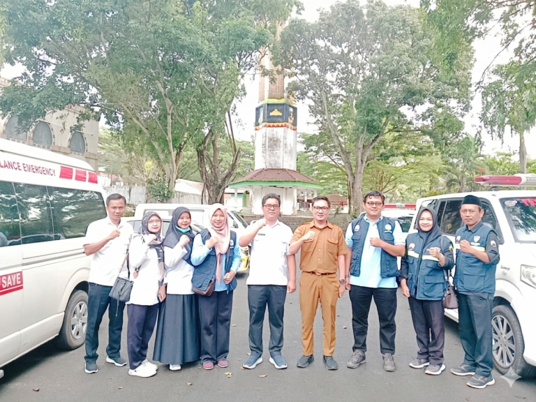 Tim Kesehatan Kawal Ketat Mengiringi Pelepasan Jamaah Haji di Lampung Selatan Tim Kesehatan Kawal Ketat Mengiringi Pelepasan Jamaah Haji di Lampung Selatan