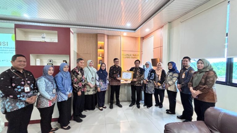 Dinas Kesehatan Lampung Selatan Hadiri Penyerahan Sertifikat Kabupaten Pangan Aman 2025 Dinas Kesehatan Lampung Selatan Hadiri Penyerahan Sertifikat Kabupaten Pangan Aman 2025
