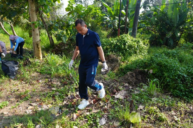 Semangat Gotong Royong Warnai Kegiatan Gertak HELAU di Kalianda Semangat Gotong Royong Warnai Kegiatan Gertak HELAU di Kalianda